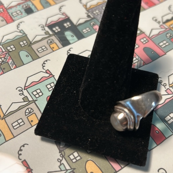 Size 5.5 Moonstone and Silver Ring - Picture 3 of 3